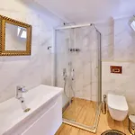 Ambassador Penthouse *